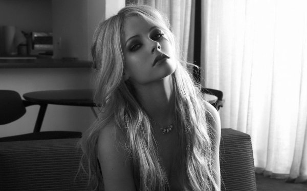 Девушка блондинка