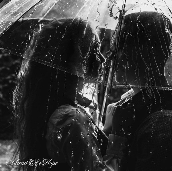 Девушка под дождем