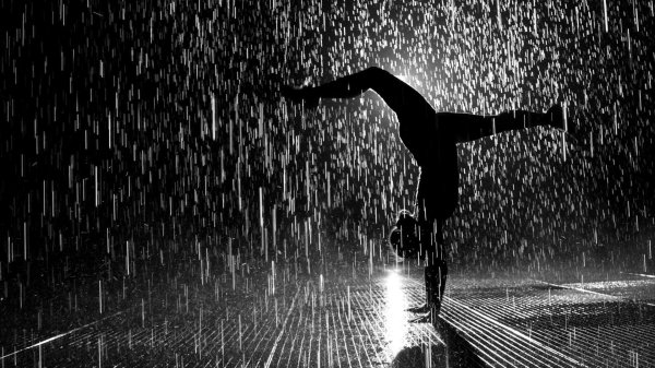 Девушка под дождем