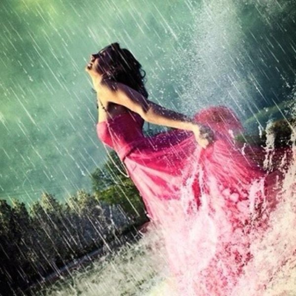 Девушка под дождем