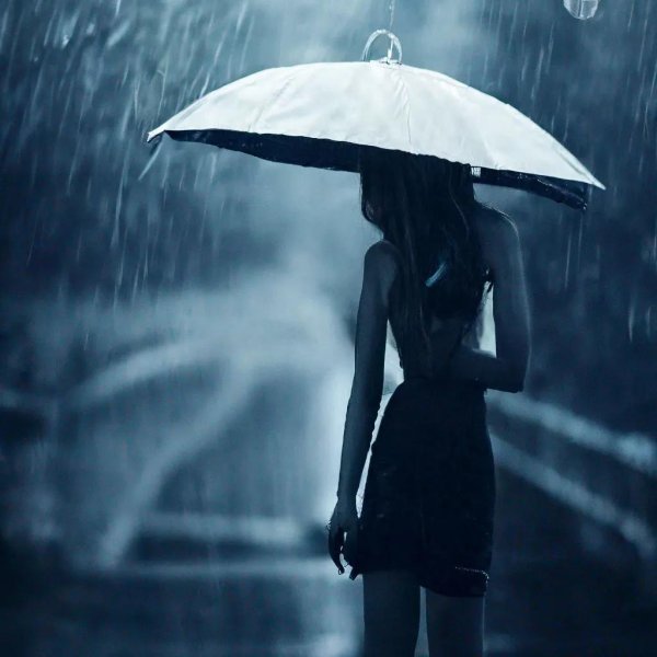 Девушка под дождем