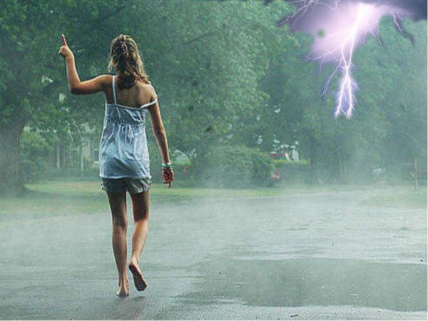 Девушка под дождем