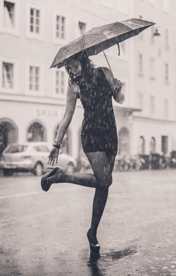 Девушка под дождем