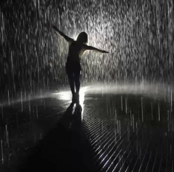 Девушка под дождем