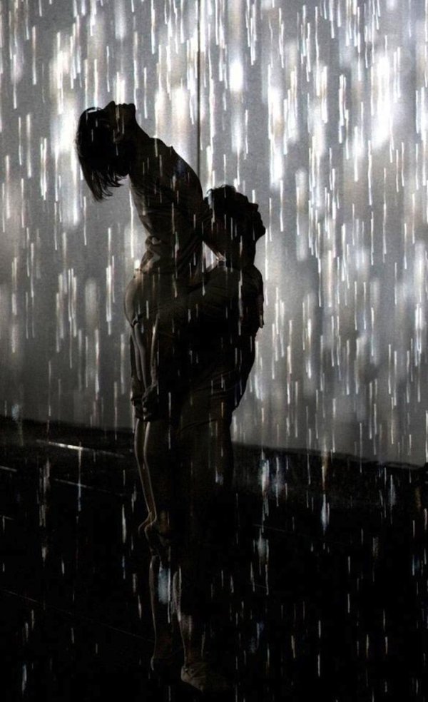 Девушка под дождем