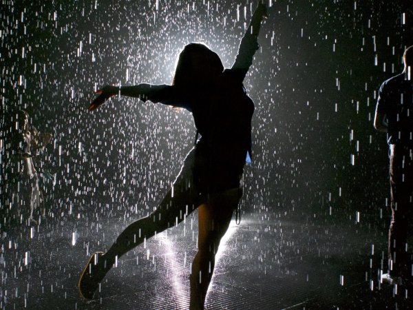 Девушка под дождем