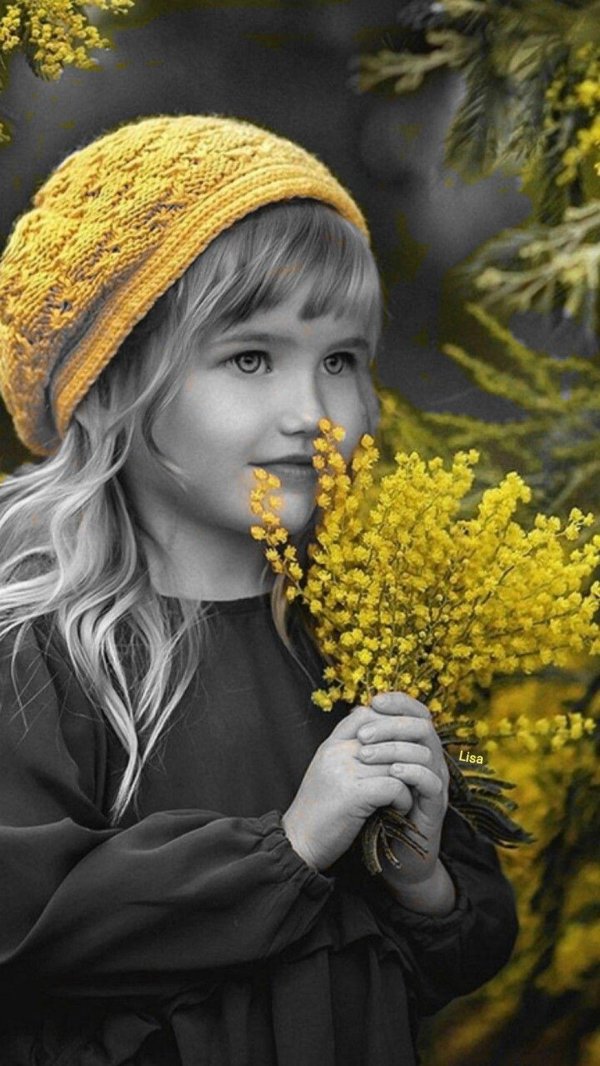 Девушка с мимозой