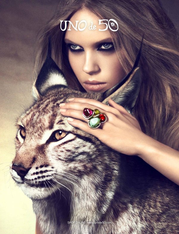 Девушка с тигром