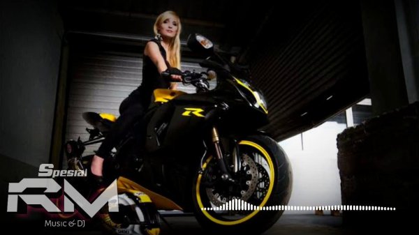 Девушка на мотоцикле