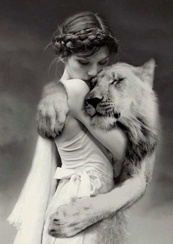 Девушка и лев