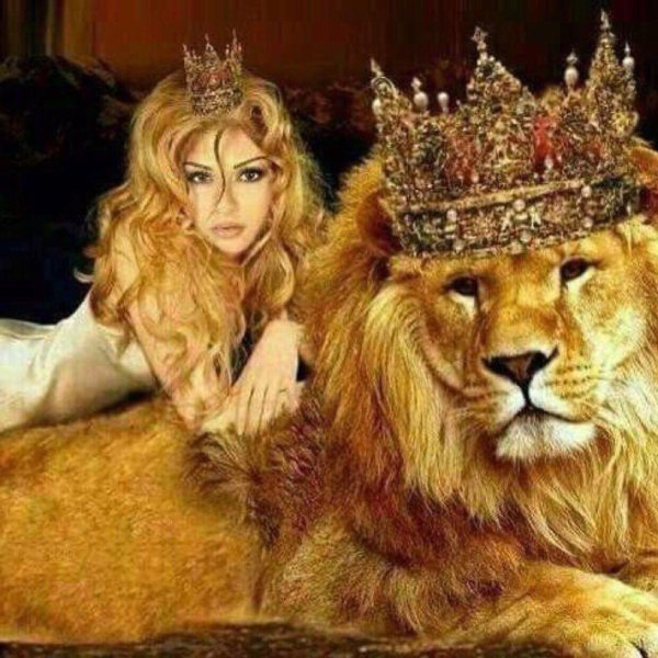 Девушка и лев