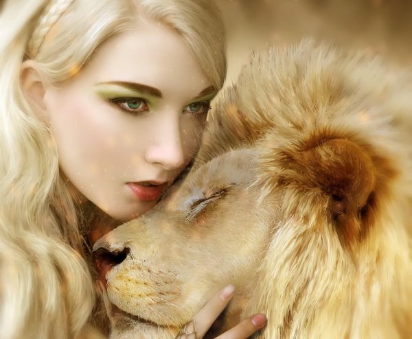 Девушка и лев
