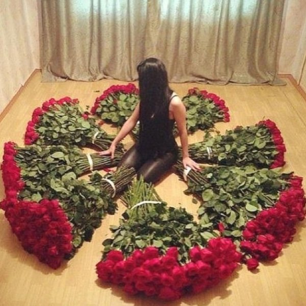 Веселые с цветами