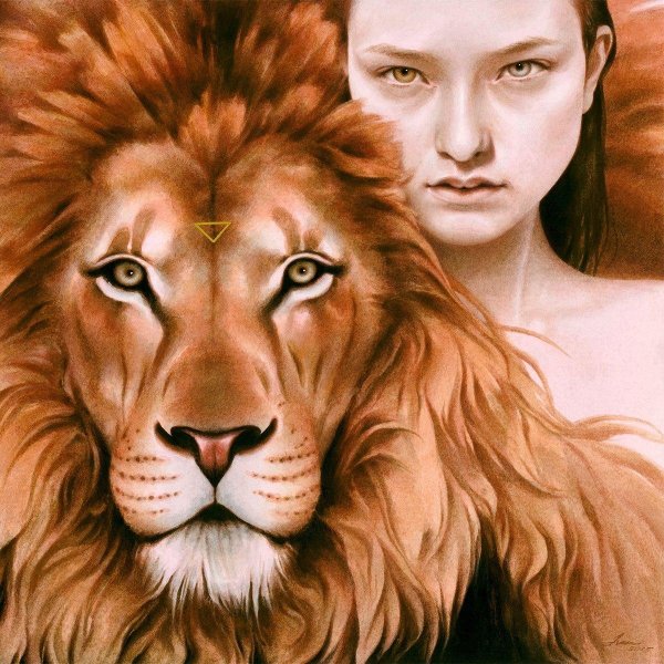 Девушка со львом