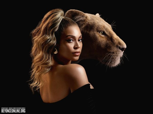 Девушка со львом