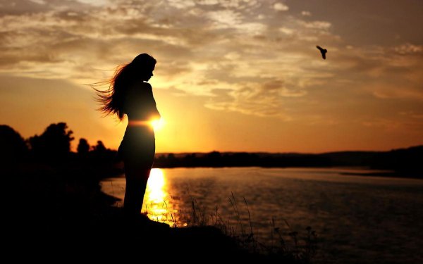 Девушка на закате