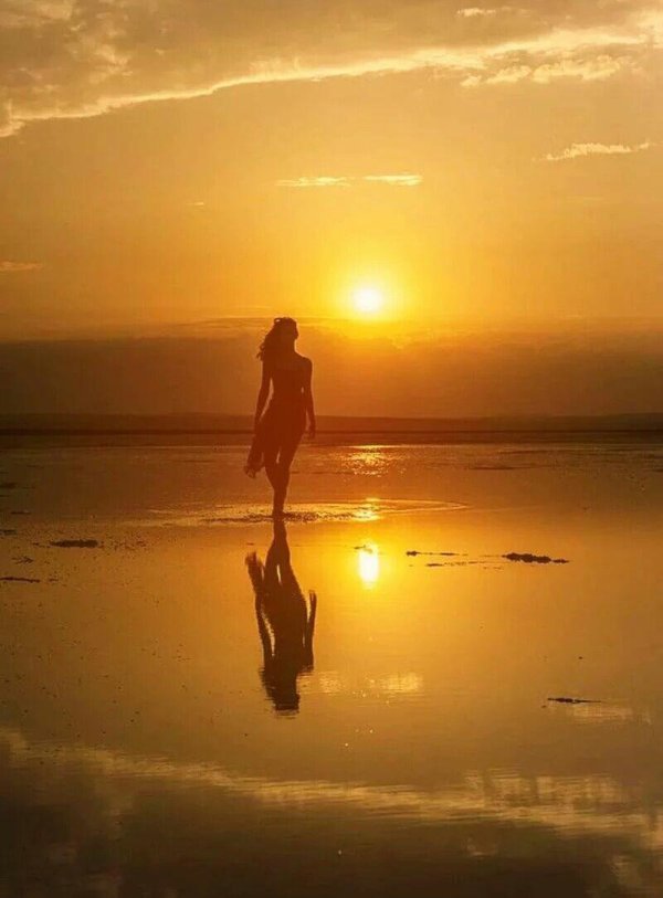 Девушка на закате