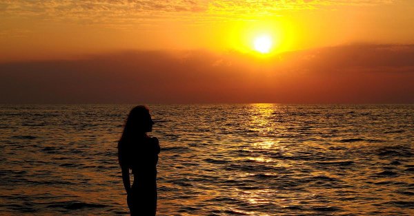 Девушка на закате