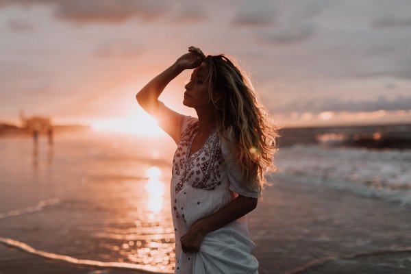 Девушка на закате