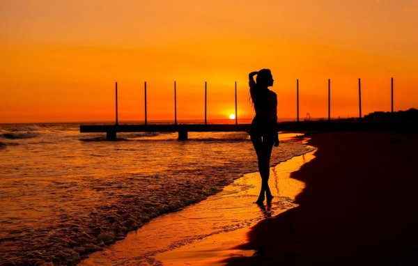 Девушка на закате