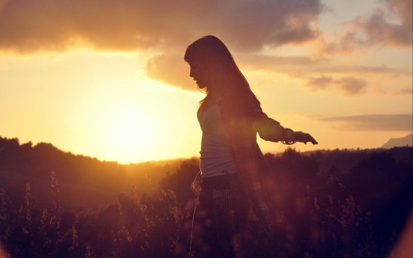 Девушка на закате