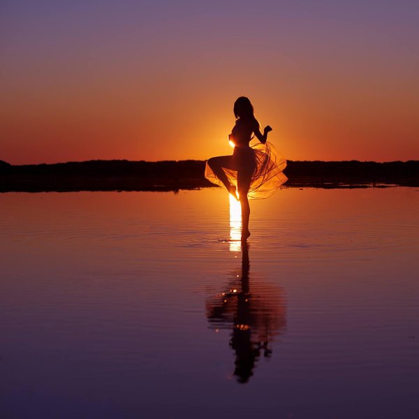 Девушка на закате