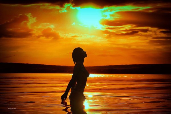 Девушка на закате