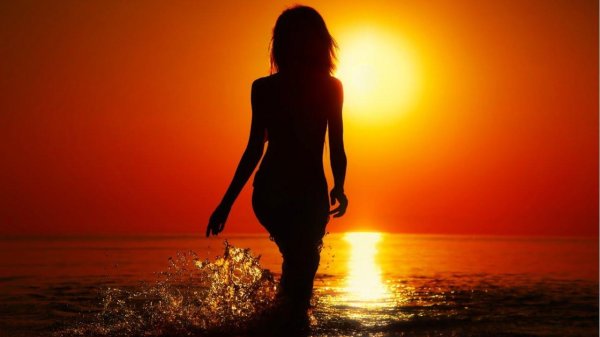 Девушка на закате