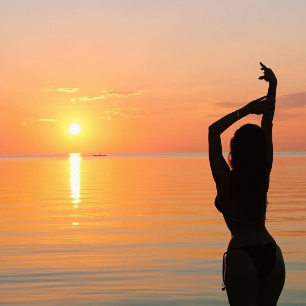 Девушка на закате