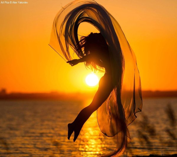 Девушка на закате