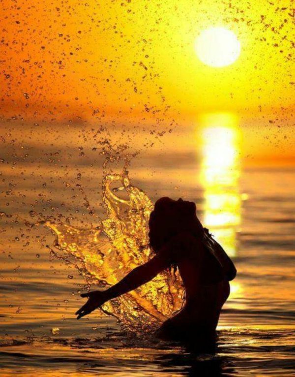 Девушка на закате