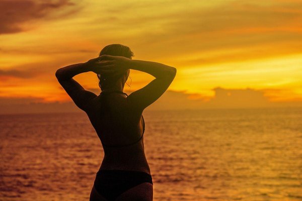 Девушка на закате