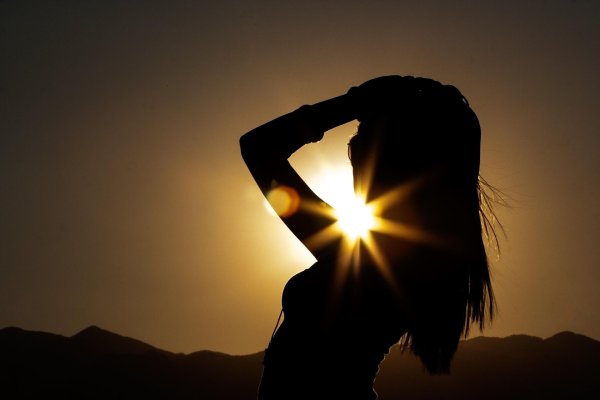 Девушка на закате