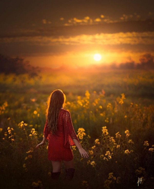 Девушка на закате