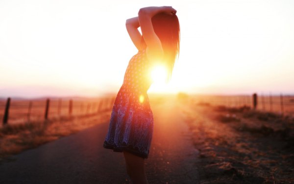 Девушка на закате