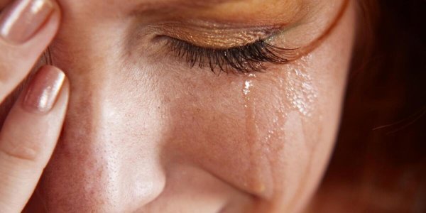 Плачущая девушка