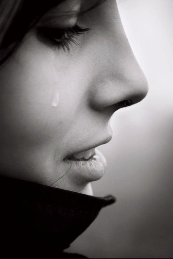 Плачущая девушка