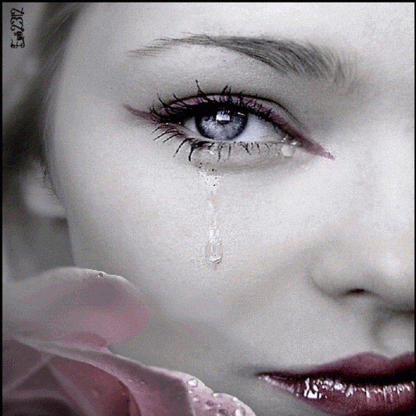 Плачущая девушка