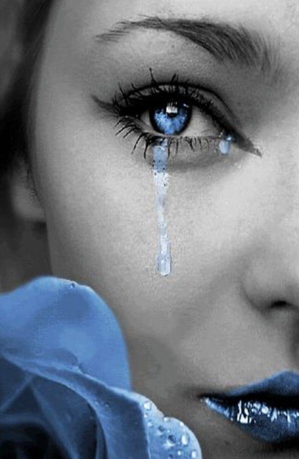 Плачущая девушка