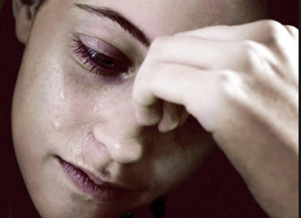 Плачущая девушка