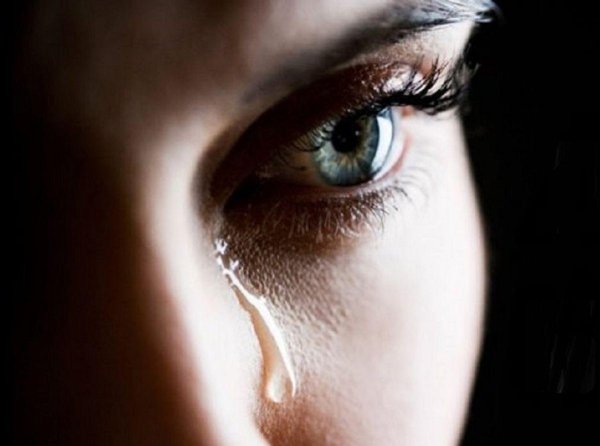 Плачущая девушка