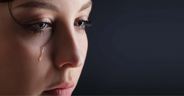 Плачущая девушка