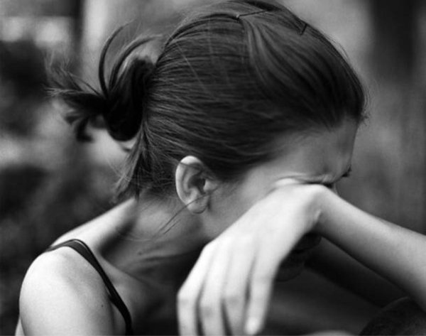 Плачущая девушка