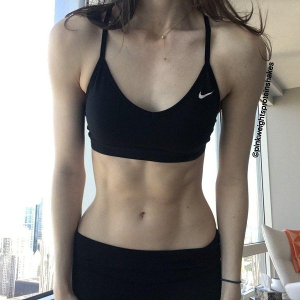 Стройная девушка