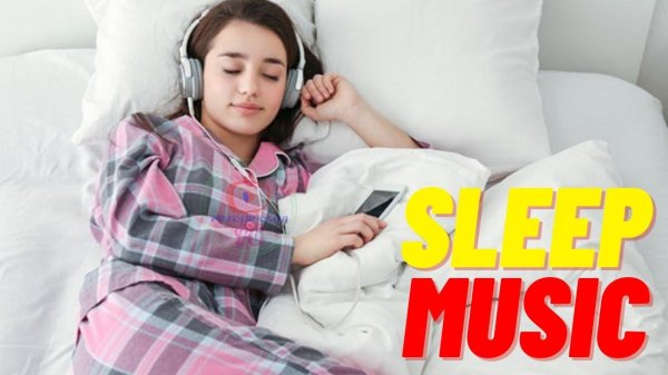 Девушка спит