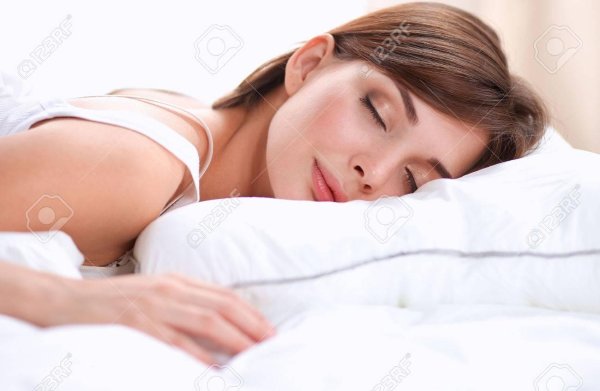 Девушка спит