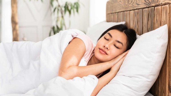 Девушка спит