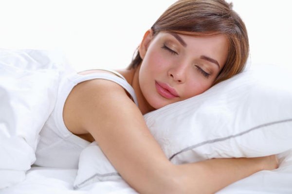 Девушка спит