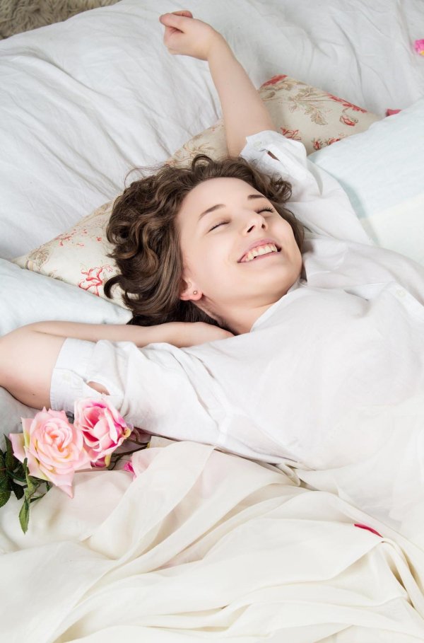 Девушка спит