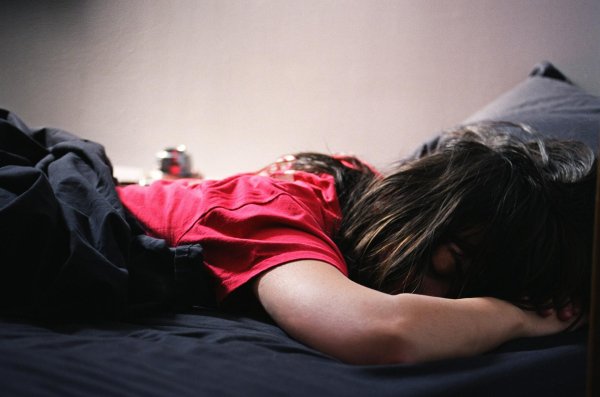 Девушка спит
